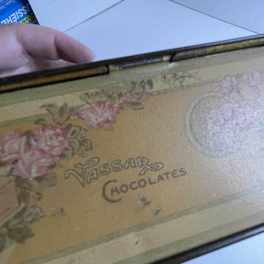 Art Nouveau Vassar Chocolates For Mother Dear Tin Canco VTG Cottage Roses Metal - Picture 13 of 13